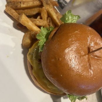 Boatyard Pub - Cheeseburger - Bars Near Me - Ventura, California