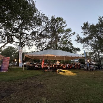 Windermere Wine & Dine - a group of people sitting under a tent - Music Venues Near Me - Windermere, Florida Windermere Wine & Dine - a group of people sitting under a tent - Music Venues Near Me - Windermere, Florida