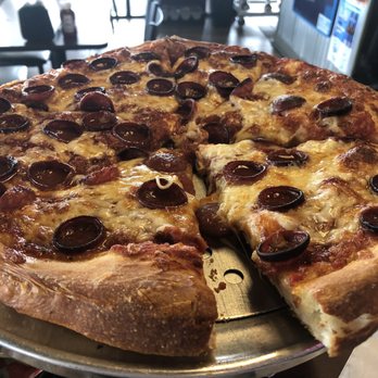Casa Di Pizza - Just like I ate through college and grad school in Buffalo.. cheese and pepperoni- extra saucy and well done but not burnt :) - Chicken Wings Near Me - Bradenton, Florida