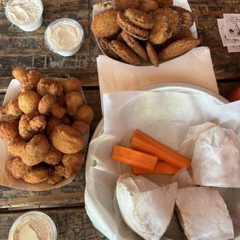 Shenanigans - Muffuletta and fried zucchini and mushrooms - American Near Me - Sewanee, Tennessee
