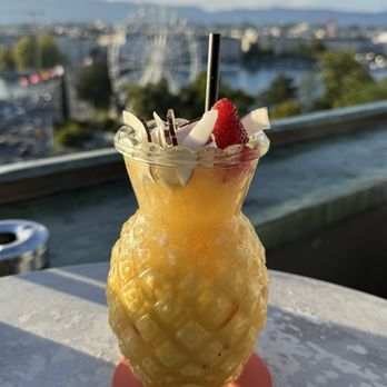 MET Rooftop Lounge - Cocktail Bars Near Me - Geneva, GE