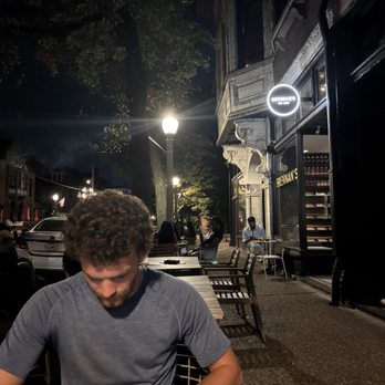 Brennan's - outside seating - Wine Bars Near Me - Saint Louis, Missouri