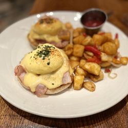 T Cook's - Eggs Benedict