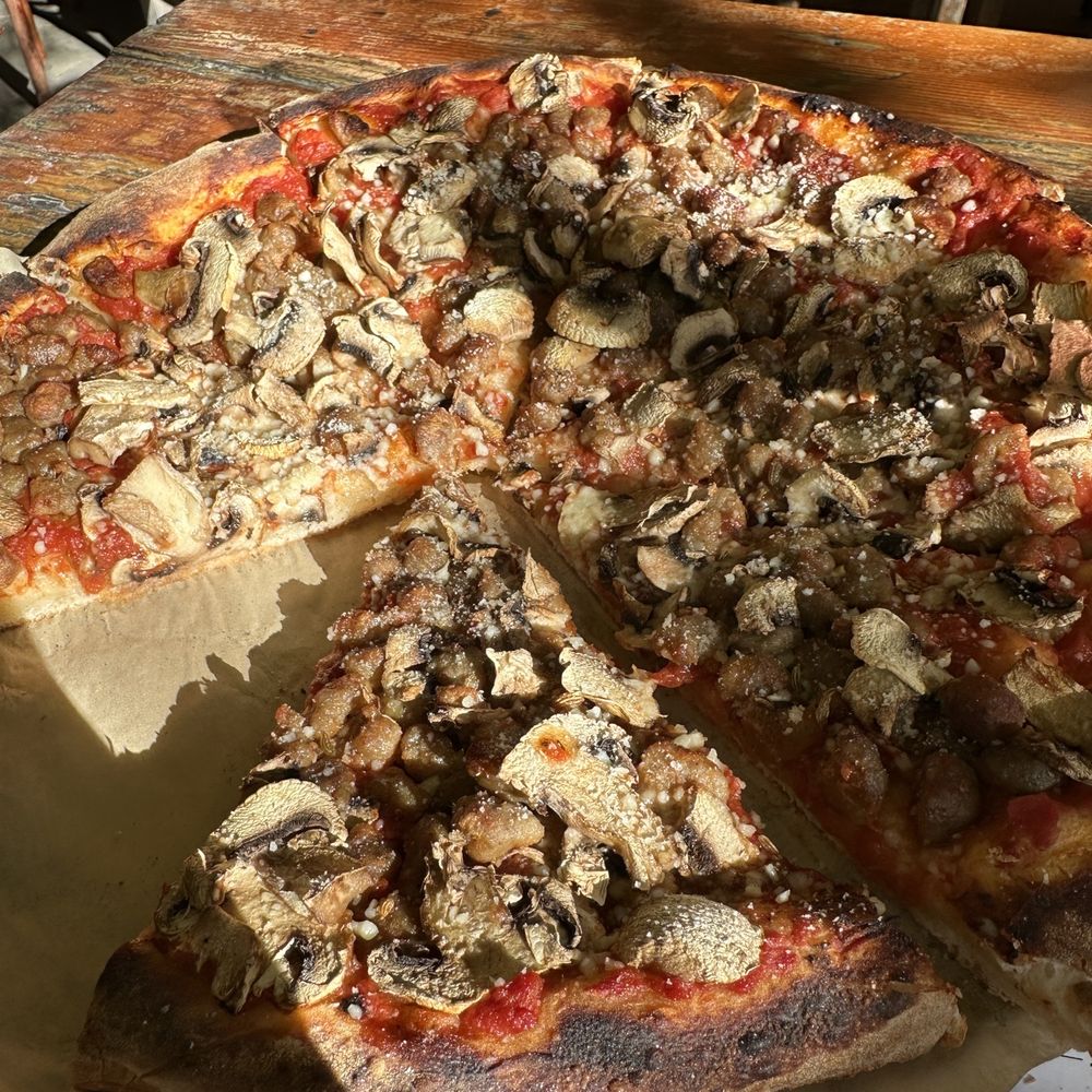 D'Argenzio Winery - Mushrooms and Sausage Pizza - Wine Tasting Room Near Me - Santa Rosa, California