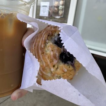 Bits & Bites Cafe - Bits and Bites: blueberry scone - Coffee & Tea Near Me - honolulu, Hawaii