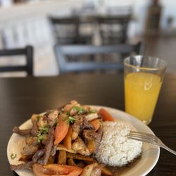 Baileys Peruvian Cuisine - Súper Excelente Food The Saltado Special yummy   Papa a la huanacaina Rico Good prices and Fresh  I Recommend this Peruvian Restaurant