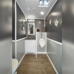 KK Luxury Restroom Trailers