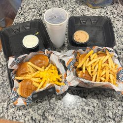 Ray Ray's Chicken Shack Locust - Slider meals
