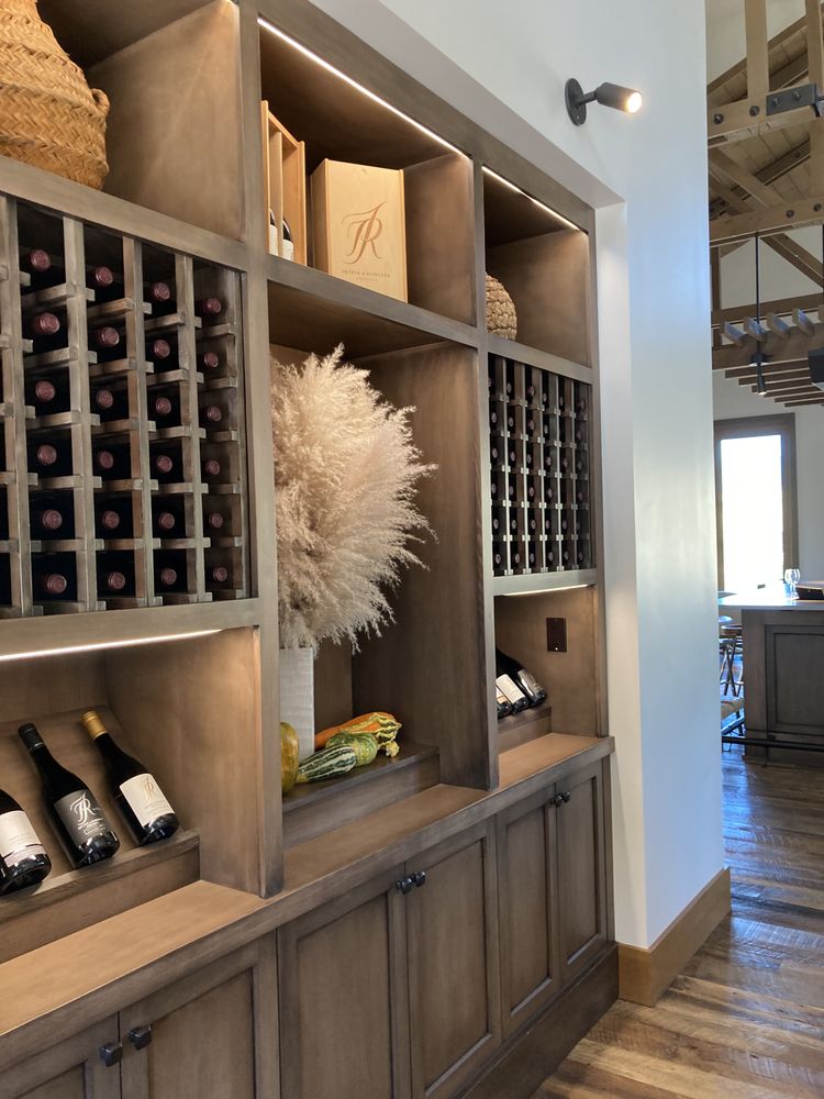 Irvine & Roberts Vineyards