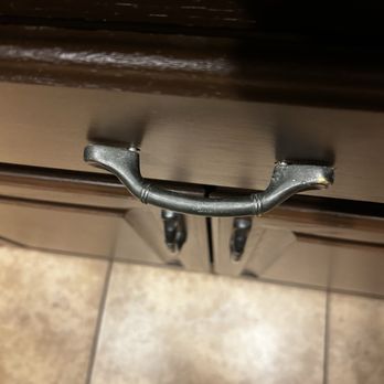 Mr & Mrs Painting - handle not properly screwed in - Painters Near Me Mr & Mrs Painting - handle not properly screwed in - Painters Near Me