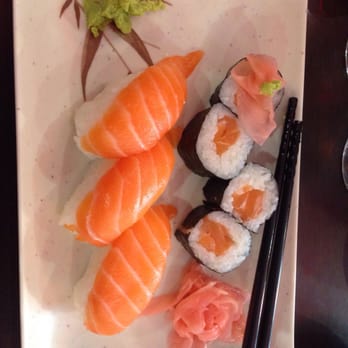 Sushi Yaki - Play of sushi menu etudiante 9€ - Sushi Bars Near Me - Paris, 75