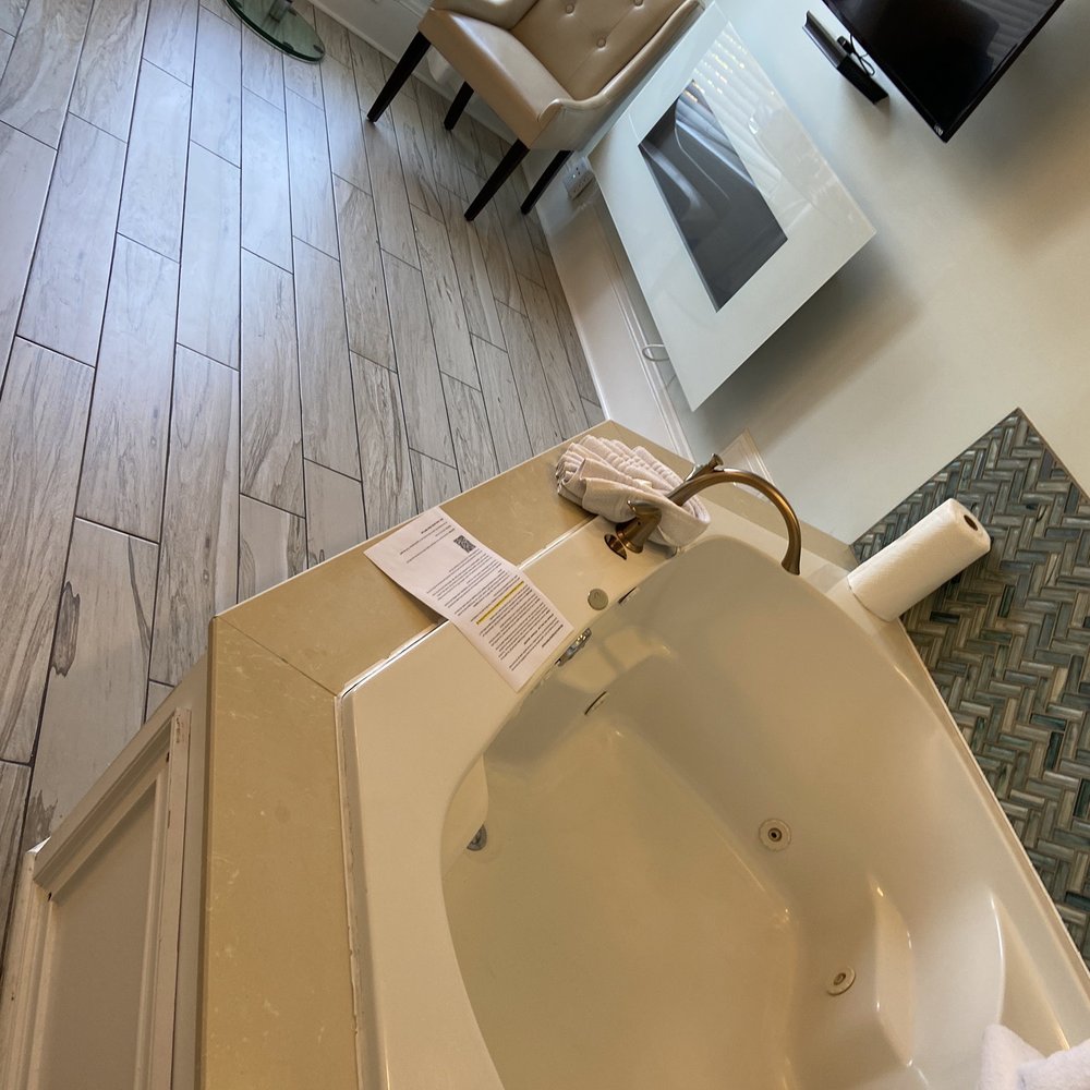 Bayfront Marin House - Nice tub - Hotels Near Me - Saint Augustine, Florida