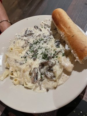 Red, White and Basil by null