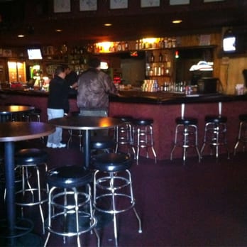 Royal Room - Bright and early with some customers. This is what the bar looks like when you walk in. Cozy place for drinks - Karaoke Near Me - Bellflower, California