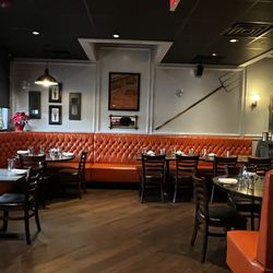 The Farm and Fisherman Tavern - Decor