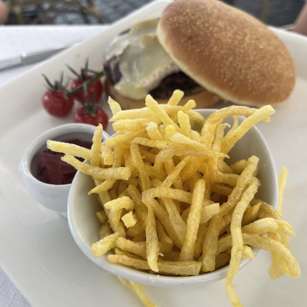 Café du Centre - Their recommended burger platter - French Near Me - Geneva, GE Café du Centre - Their recommended burger platter - French Near Me - Geneva, GE