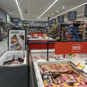 Giant - a meat section in a grocery store - Grocery Near Me - Severna Park, Maryland