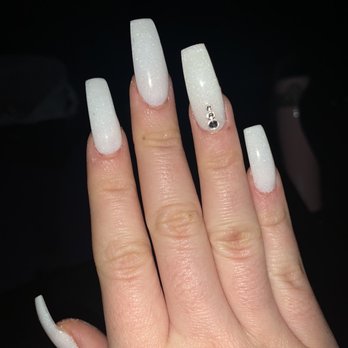 Q Nails and Spa - Acrylic dip with jeweled design - Nail Salons Near Me - Cypress, California