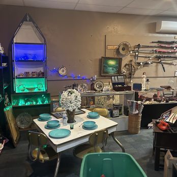 Bridgeway Vintage & Antiques - Inside - Used, Vintage & Consignment Near Me - Rainier, Oregon Bridgeway Vintage & Antiques - Inside - Used, Vintage & Consignment Near Me - Rainier, Oregon