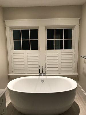 Custom Shutters - Here are examples of Shutters with and without a tilt wand. Also shows Café style as well as split tilt. Custom Shutters - Here are examples of Shutters with and without a tilt wand. Also shows Café style as well as split tilt.