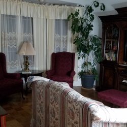 Highland Hideaway Bed & Breakfast - Library