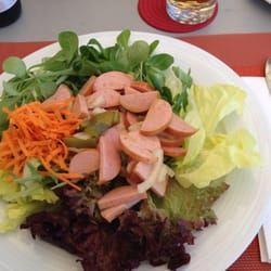 Feiner Wurstsalat für den kleinen Hunger