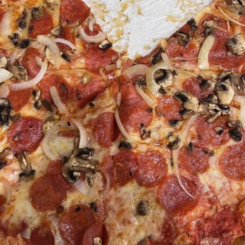 Landini's Pizzeria - Double Pepperoni, Red Onion & Mushroom - Pizza Near Me - Las Vegas, Nevada