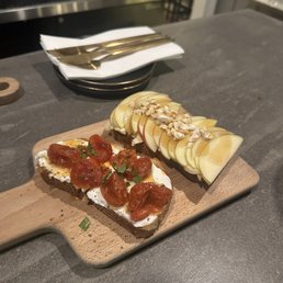 Blistered tomato and Brie and apple crustie