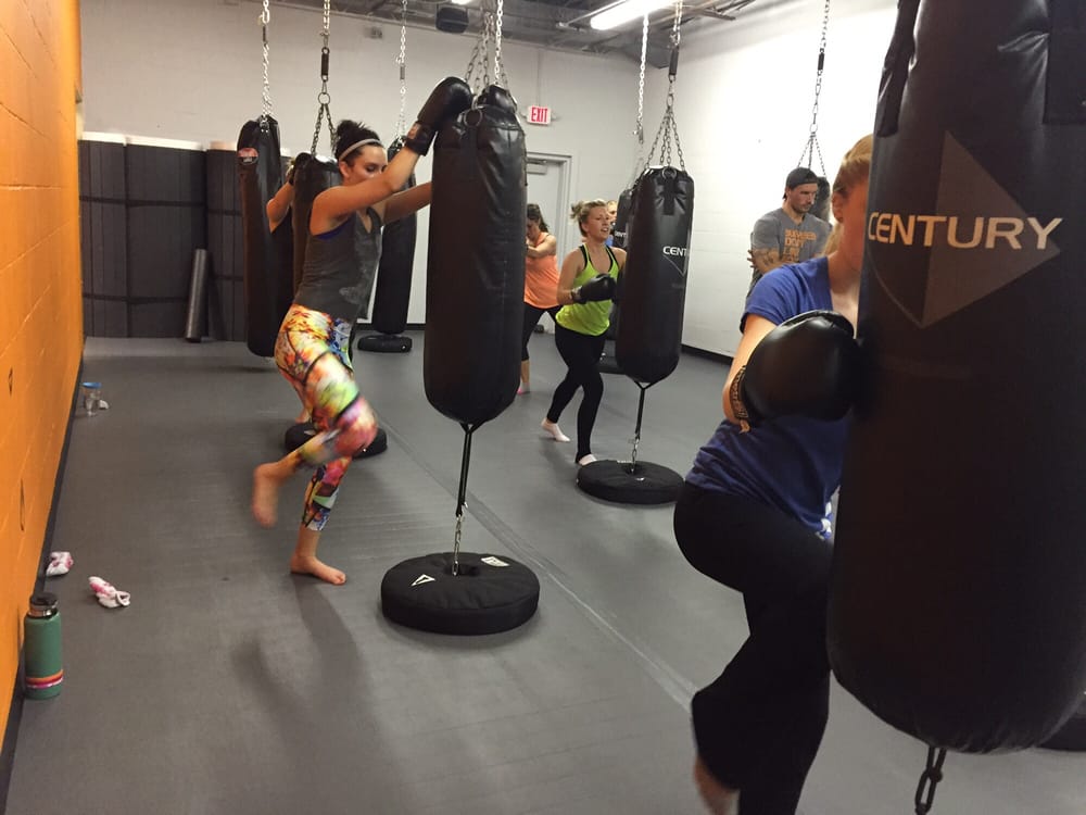 YELP QUIRKS OUT KICKBOXING AT METRO FITNESS 51 6311 Carmel Rd