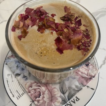 Fig & Ginger - Rose Latte - Breakfast & Brunch Near Me - Honolulu, Hawaii Fig & Ginger - Rose Latte - Breakfast & Brunch Near Me - Honolulu, Hawaii