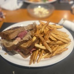 Halfway Cafe - Halfway Reuben