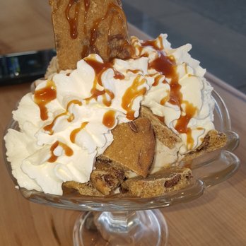 Yum Sweet Shop - Cookie Crumbles Sundae - Candy Stores Near Me - Vancouver, British Columbia