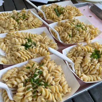 Cherry Street BBQ - Mac and cheese - FAMILY STYLE (for 6) $210  Brisket, Spare Ribs, Pulled Pork, Chicken, Beans, Mac & Cheese, Coleslaw & Potato Salad - Barbeque Near Me - Toronto, Ontario