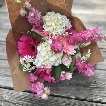 Panna Gelateria - Flowers from a local farm sold at Panna in season. - Gelato Near Me - Yardley, Pennsylvania Panna Gelateria - Flowers from a local farm sold at Panna in season. - Gelato Near Me - Yardley, Pennsylvania