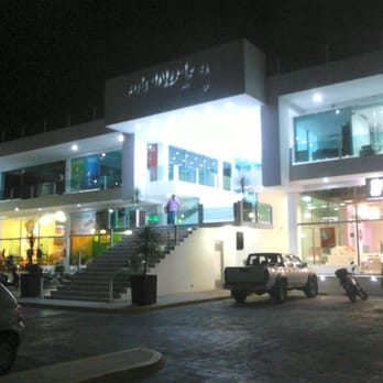 Plaza Amandala - Bastante tranquila la plaza y con buenos negocios que visitar! - Shopping Centers Near Me - Cancún, ROO