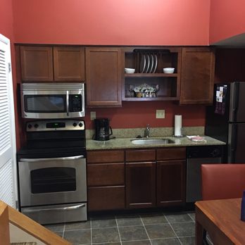 Hawthorn Suites by Wyndam - Kitchen area - Hotels Near Me - Vienna, Virginia Hawthorn Suites by Wyndam - Kitchen area - Hotels Near Me - Vienna, Virginia