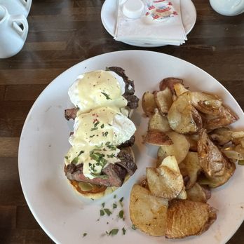 Toasted & Roasted - The eggs Benedict with New York strip steak slices the potatoes are absolutely to die for - Breakfast & Brunch Near Me - Henderson, Nevada