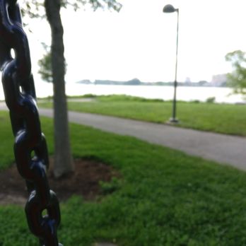 Waterfront Park - Swings to relax and enjoy the view - Parks Near Me - Louisville, Kentucky Waterfront Park - Swings to relax and enjoy the view - Parks Near Me - Louisville, Kentucky