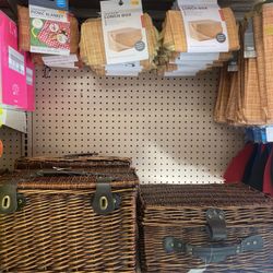 The Kitchen Corner Superstore - Picnic basket which are foldable
