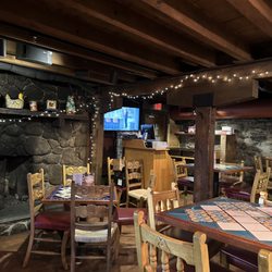 Chucks Steak House And Margarita Grill - Bar area
