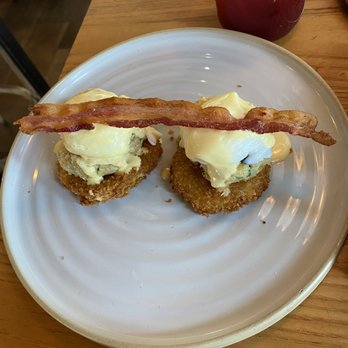 Yardbird Table & Bar - Crab cake Benedict - Southern Near Me - Miami Beach, Florida Yardbird Table & Bar - Crab cake Benedict - Southern Near Me - Miami Beach, Florida