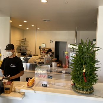 Le’s Banh Mi - Husband and wife-owned business. She bakes Vietnamese-style baguettes (short & long). - Cafes Near Me - Honolulu, Hawaii Le’s Banh Mi - Husband and wife-owned business. She bakes Vietnamese-style baguettes (short & long). - Cafes Near Me - Honolulu, Hawaii