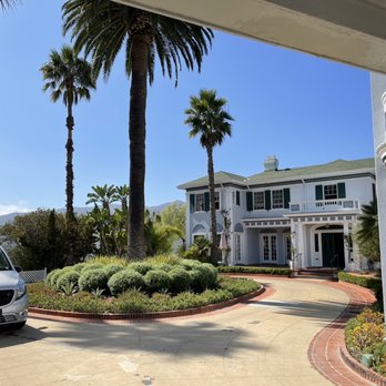 Mt Ada - Drive up to Mansion entrance - Bed & Breakfast Near Me - Avalon, California Mt Ada - Drive up to Mansion entrance - Bed & Breakfast Near Me - Avalon, California