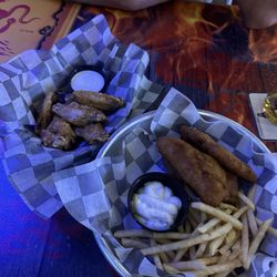The Library - Garlic Parmesan wings and Fish & Chips