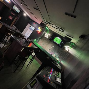 Riley Green's Duck Blind - Inside stage - Dance Clubs Near Me - Nashville, Tennessee