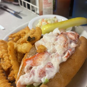Becky's Diner - Fresh Maine Lobster Roll - American Near Me - Portland, Maine