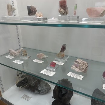 Fallbrook Gem & Mineral Society - Display of gems - Museums Near Me - Fallbrook, California