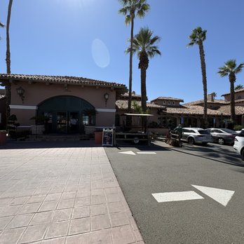 Harris Ranch Resort - American Near Me - Coalinga, California Harris Ranch Resort - American Near Me - Coalinga, California