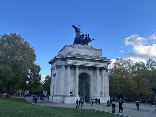 Wellington Arch by null