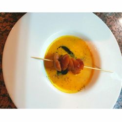 Ristorante Italia - Kürbiscremesuppe mit einem Zwetschgenspieß